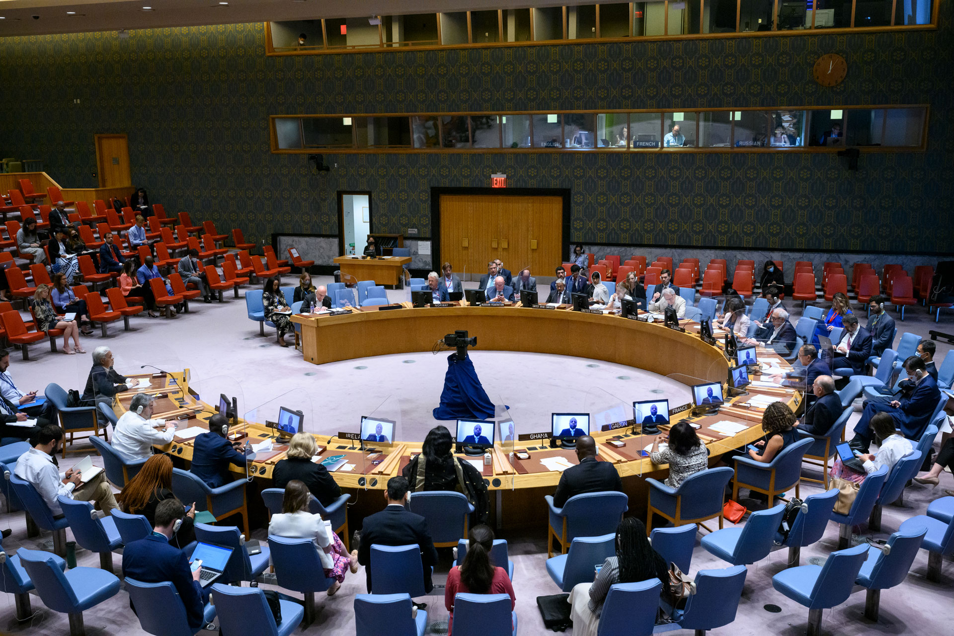 <p><sub>A view of the Security Council meeting on threats to international peace and security caused by terrorist acts.</sub></p> <p><sub>A view of the Security Council meeting on threats to international peace and security caused by terrorist acts.</sub></p>